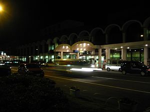 夜の長崎空港